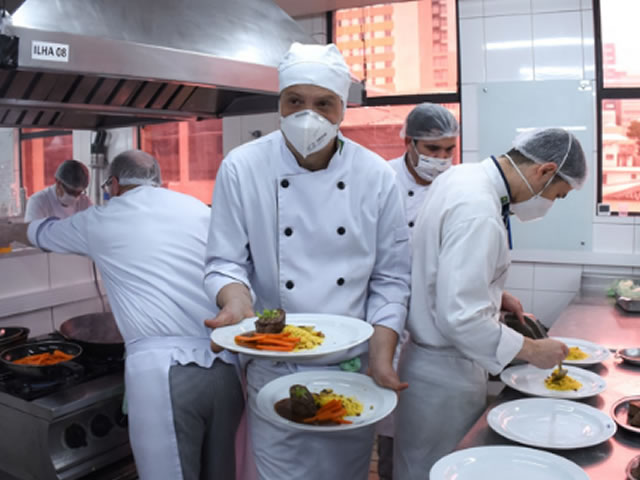 Bares E Restaurantes Devem Criar 100 Mil Vagas De Emprego No 2º Semestre, Diz Abrasel